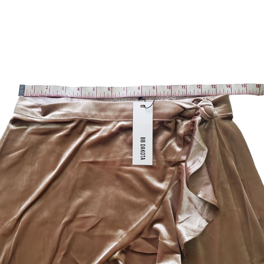 Bb Dakota womens Mini Skirt Size Small Velvet wrap Pale Gold Color Ruffle New - Picture 6 of 16